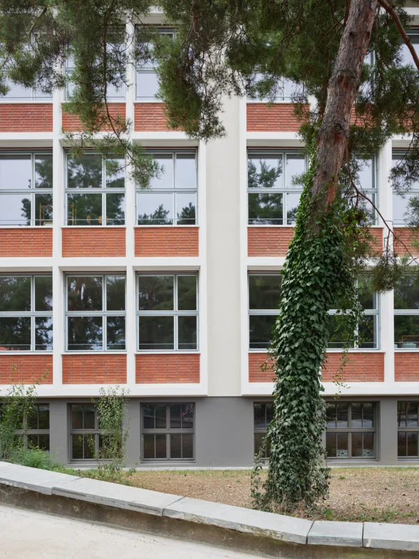 Umbau und Sanierung Schulhaus Gellert Basel, Schweiz durch MET Architects Basel, Hochbauamt Basel-Stadt, aufgenommen von Roman Weyeneth, fotografie roman weyeneth gmbh, Fotostudio Basel, Schweiz