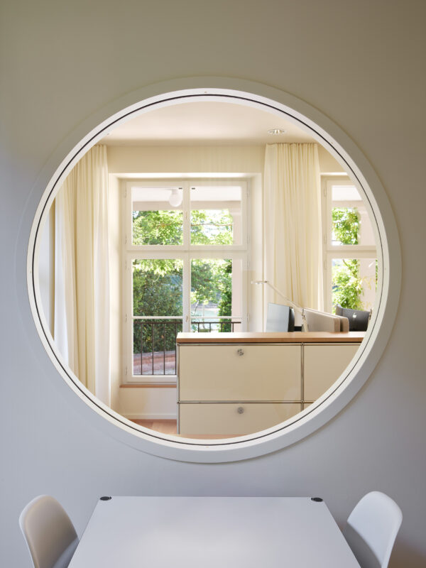 Umbau Verwaltungsgebäude Bau B503 Hoffmann - La Roche AG, Basel, Schweiz, durch Superdraft Studio, aufgenommen von Roman Weyeneth, fotografie roman weyeneth gmbh, Fotostudio Basel, Schweiz