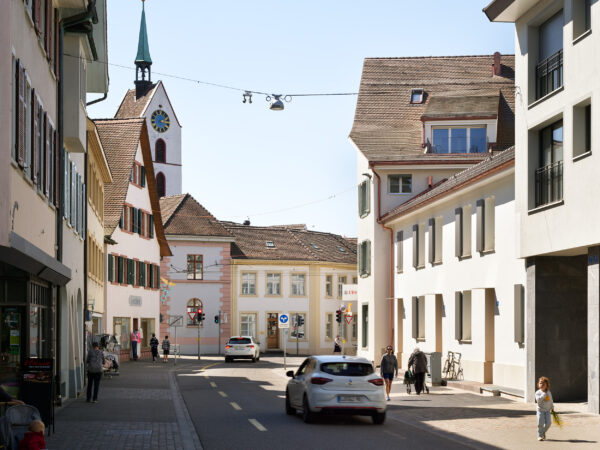 Umnutzung Altes Kino Riehen in Wohn- und Geschäftshaus Baselstrasse, Riehen durch SSA Architekten, Basel, Schweiz, aufgenommen 2026 von Roman Weyeneth, fotografie roman weyeneth gmbh, Fotostudio Basel, Schweiz